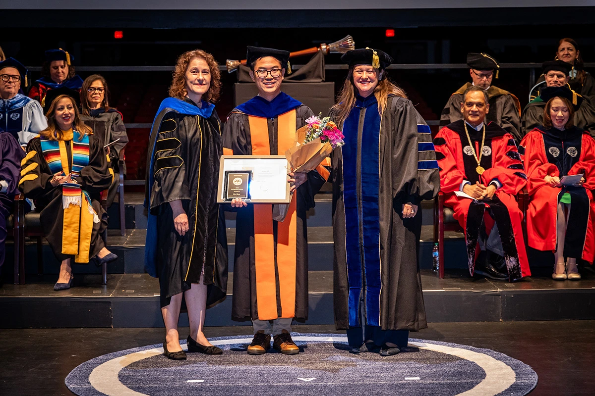 Bo Guo receiving the Distinguished Scholar Award, September 23, 2026